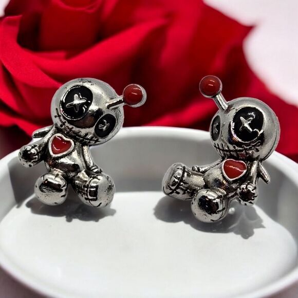 Voodoo Doll Earrings Silver Stud Pierced Ears Creepy Gothic Horror Goth Curse - Picture 4 of 5